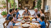 Οικογενειακά Γεύματα στην Κύπρο – Εκεί που Διαμορφώνεται η Αίσθηση του Ανήκειν